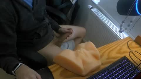 toohugeandstonedxoxo online show from April 6, 2026, 5:14 pm