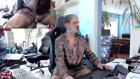 topalphaboss online show from October 5, 2025, 4:27 pm