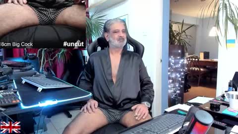 topalphaboss online show from November 30, 2025, 3:10 am