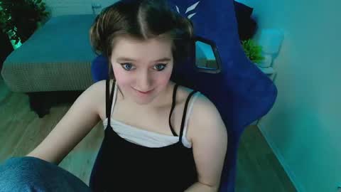 Snapshot of topcranberry chatting on May 15, 2026, 1:34 am topcranberry online show from May 15, 2026, 1:34 am