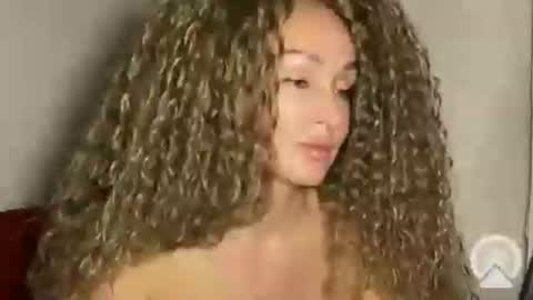 Snapshot of topin23 chatting on February 21, 2025, 6:48 pm Leila online show from February 21, 2025, 6:48 pm