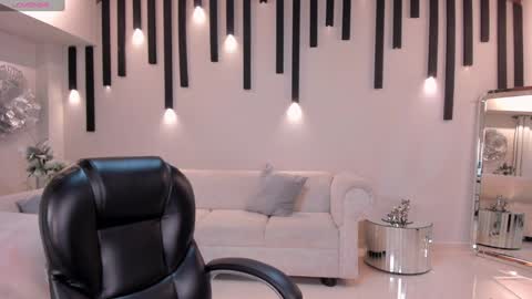 Tori Cross online show from February 4, 2025, 11:27 am