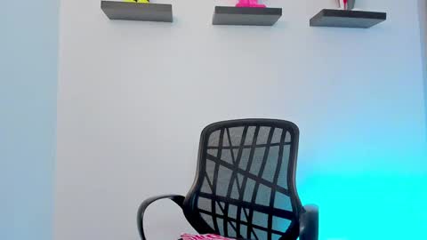 torisantos666 online show from December 8, 2024, 9:52 pm