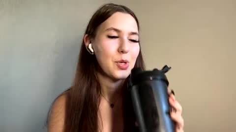 Snapshot of tracievanier chatting on June 14, 2026, 2:19 pm Thea online show from June 14, 2026, 2:19 pm