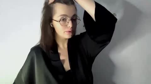 Amelia online show from September 16, 2025, 3:13 pm