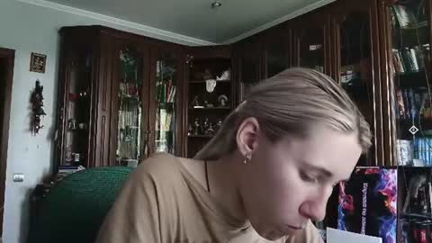 Lesly online show from June 18, 2026, 8:47 am