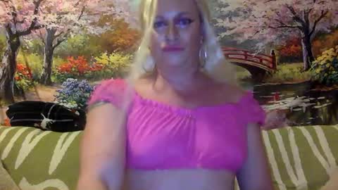Snapshot of trannymilfcumslut chatting on February 17, 2025, 9:24 am TrannyCumSlut online show from February 17, 2025, 9:24 am