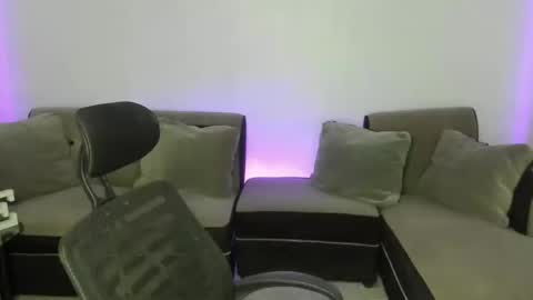 Sue online show from February 25, 2025, 6:20 pm