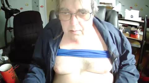 Snapshot of transmtfhello chatting on May 2, 2026, 6:57 pm Peter online show from May 2, 2026, 6:57 pm
