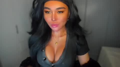 Snapshot of transnextdoor_ chatting on December 27, 2024, 9:11 pm ALMIGHTY GODDESS VALENTINA online show from December 27, 2024, 9:11 pm