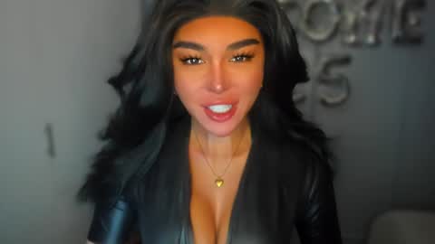 Snapshot of transnextdoor_ chatting on January 1, 2025, 2:42 pm ALMIGHTY GODDESS VALENTINA online show from January 1, 2025, 2:42 pm