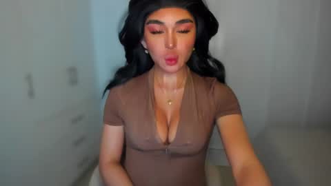 Snapshot of transnextdoor_ chatting on January 9, 2025, 6:04 pm ALMIGHTY GODDESS VALENTINA online show from January 9, 2025, 6:04 pm