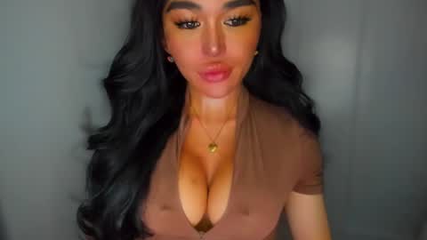 Snapshot of transnextdoor_ chatting on January 15, 2025, 7:23 pm ALMIGHTY GODDESS VALENTINA online show from January 15, 2025, 7:23 pm