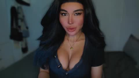 Snapshot of transnextdoor_ chatting on March 5, 2025, 5:18 am ALMIGHTY GODDESS VALENTINA online show from March 5, 2025, 5:18 am