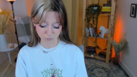 Nyuta Hartmann online show from January 16, 2025, 6:27 pm