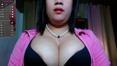 Snapshot of travelergirl chatting on May 10, 2026, 11:59 am travelergirl online show from May 10, 2026, 11:59 am