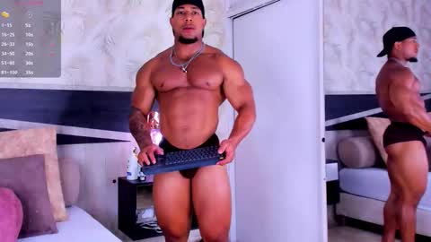 Snapshot of travis_lenox_ chatting on February 14, 2026, 12:51 am Travis online show from February 14, 2026, 12:51 am