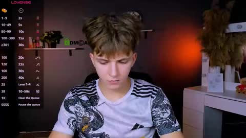 Travis online show from October 8, 2025, 7:11 pm