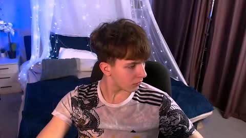 Travis online show from November 23, 2025, 9:03 pm