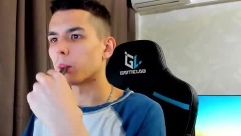 Snapshot of travisrivas chatting on February 19, 2025, 5:49 pm travisrivas online show from February 19, 2025, 5:49 pm