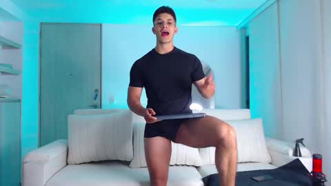 Snapshot of traviss_joplin chatting on October 29, 2025, 11:39 pm Travis online show from October 29, 2025, 11:39 pm