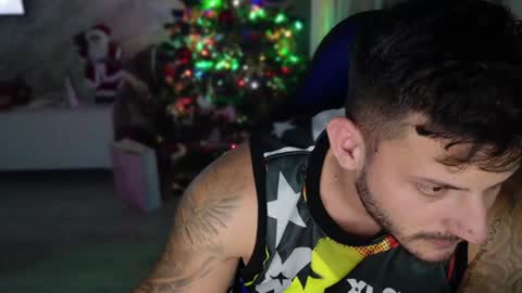 Snapshot of travissholden chatting on December 19, 2024, 4:34 am TRAVISS HOLDEN online show from December 19, 2024, 4:34 am