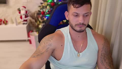 Snapshot of travissholden chatting on December 19, 2024, 11:46 pm TRAVISS HOLDEN online show from December 19, 2024, 11:46 pm