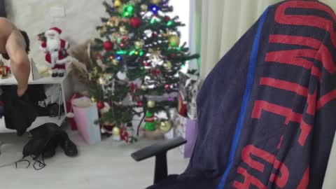 Snapshot of travissholden chatting on December 21, 2024, 8:28 am TRAVISS HOLDEN online show from December 21, 2024, 8:28 am