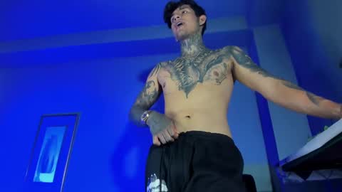 TRAV - INDEPENDENT MODEL online show from October 10, 2025, 2:32 am