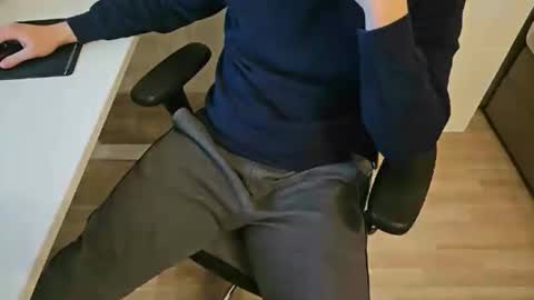 tree1989 online show from January 2, 2025, 7:51 pm