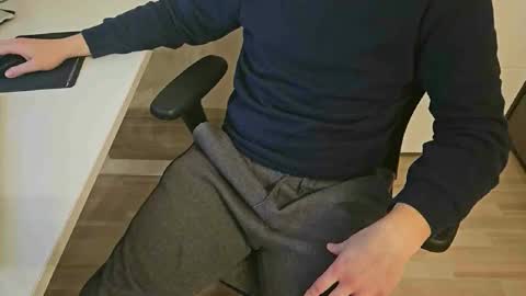 tree1989 online show from January 3, 2025, 8:11 pm