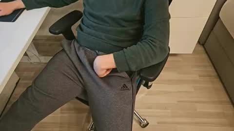 tree1989 online show from February 3, 2025, 10:00 pm