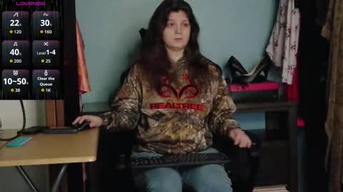 TreeJeanne online show from October 25, 2025, 12:34 pm