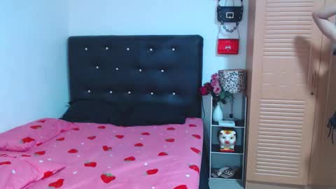 Snapshot of tremendousstephanie chatting on October 28, 2025, 2:59 am STEPHANiE online show from October 28, 2025, 2:59 am