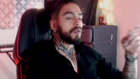 Snapshot of trevor_hilton_ chatting on October 19, 2025, 12:55 am trevor online show from October 19, 2025, 12:55 am