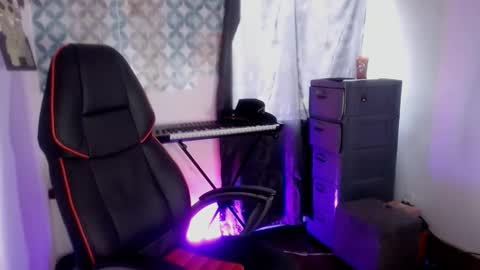 Snapshot of trevor_hilton_ chatting on October 21, 2025, 2:51 pm trevor online show from October 21, 2025, 2:51 pm