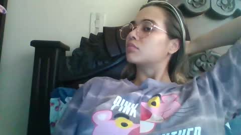 triana_bell online show from December 3, 2024, 6:49 pm