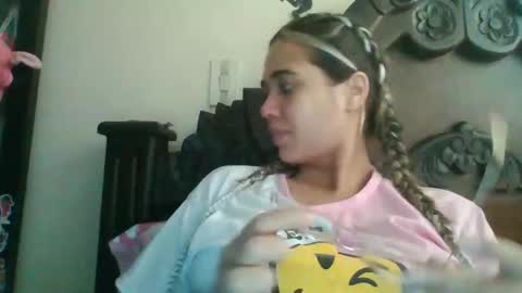 triana_bell online show from December 9, 2024, 8:01 pm