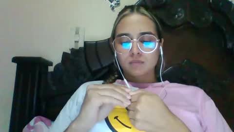 triana_bell online show from December 11, 2024, 2:41 am