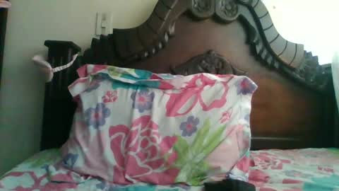 triana_bell online show from December 12, 2024, 5:59 pm