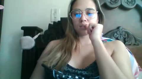 triana_bell online show from January 29, 2025, 6:50 pm