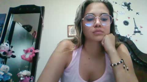 triana_bell online show from February 11, 2025, 11:01 pm