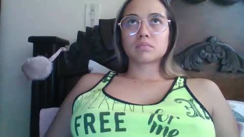 triana_bell online show from February 28, 2025, 5:59 pm
