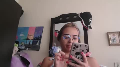 triana_bell online show from April 2, 2026, 4:15 pm