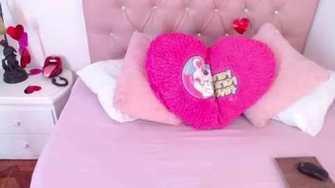 Snapshot of triana_crimson chatting on February 19, 2025, 9:14 pm triana_crimson online show from February 19, 2025, 9:14 pm