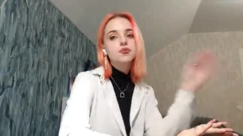 Violetta Brown online show from September 10, 2025, 5:13 pm
