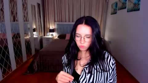 TriciaDaisy online show from May 11, 2026, 4:37 pm