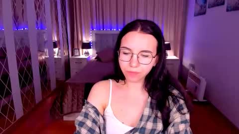 TriciaDaisy online show from May 16, 2026, 3:36 am