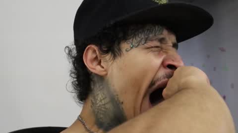 - trieone online show from October 26, 2025, 2:06 am