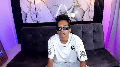 Snapshot of triiangel_latinboy chatting on June 11, 2026, 12:25 pm Johan online show from June 11, 2026, 12:25 pm